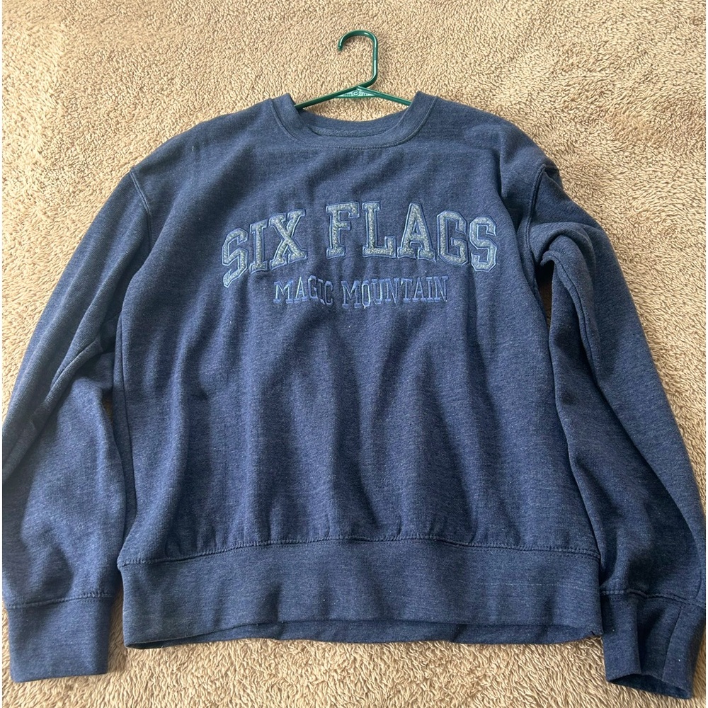 Unisex Six Flags Sweatshirt Medium